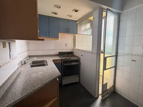 Departamento en Flores para mudarte, piso alto