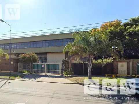 Planta industrial con oficinas