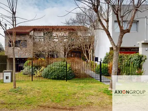 Casa en venta de 6 dormitorios - Ideal para destino comercial en City Bell