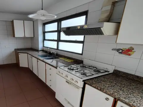 Departamento en Alquiler con 1 cocheras