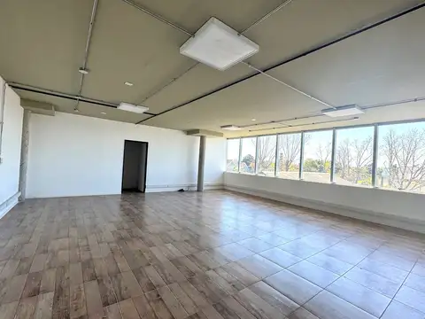 Oficina en Alquiler con 3 cocheras