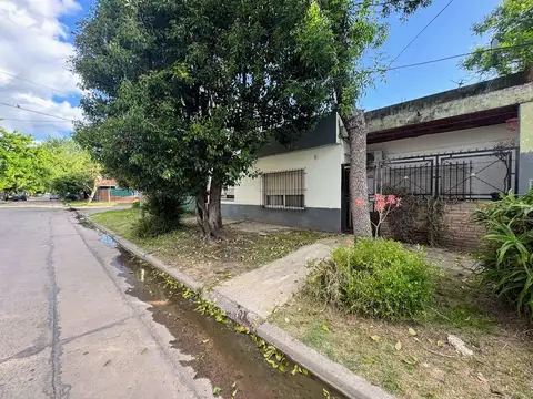 Casa en venta 4 amb en William Morris con Parque!