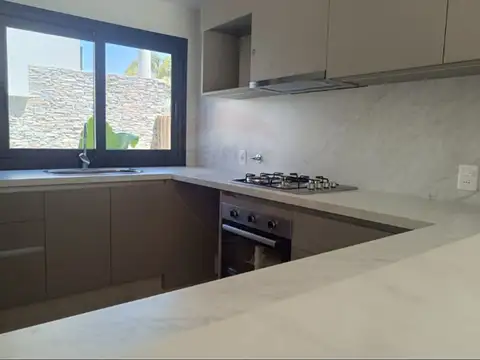 Casa en Alquiler 1 año