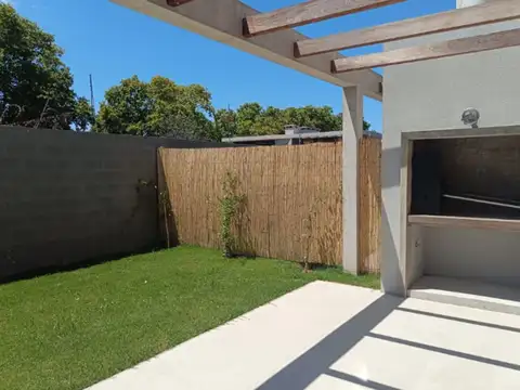 Casa 4 ambientes con 1 baño