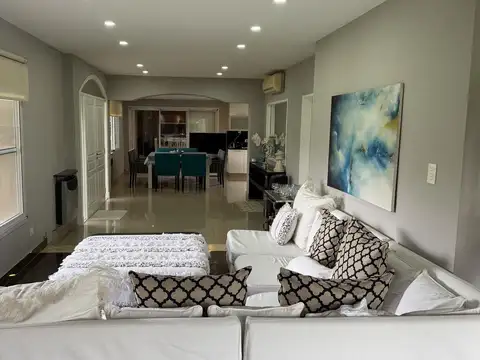 Casa 4 ambientes con 3 baños