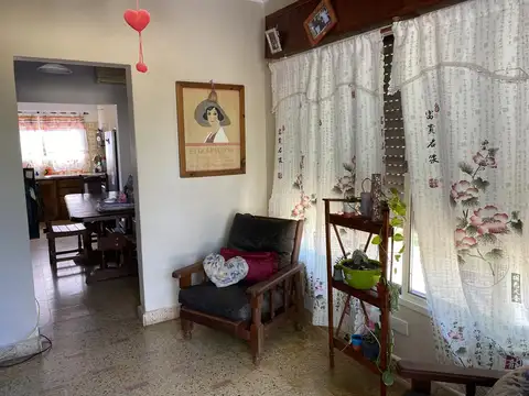 Casa 4 ambientes con 1 baño
