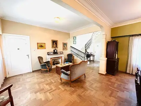 CASA 4 AMBIENTES BANFIELD EXCELENTE UBICACION