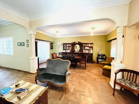 CASA 4 AMBIENTES BANFIELD EXCELENTE UBICACION