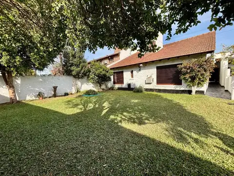 Casa en Venta 5 ambientes con jardin Bella Vista