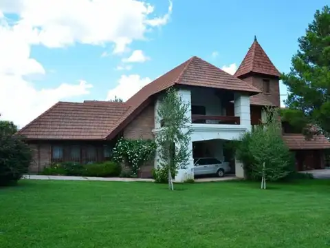 Emblemática residencia en Country Chumamaya