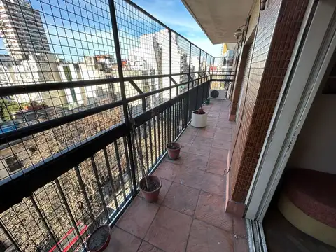 DEPTO 5 AMB EN VENTA EN RECOLETA D/SERV. COCHERA