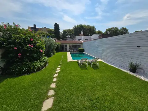 CASA EN VENTA 5 AMBIENTES SOBRE LOTE DE 43MTS DE FONDO