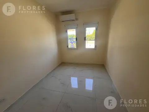 Casa en Alquiler con 1 cochera