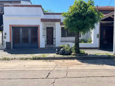 CASA 4 AMBIENTES CON COCHERA-PATIO-QUINCHO