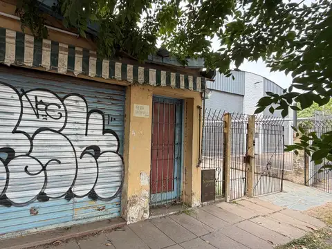 PILAR - LA LONJA - Casa en venta sobre Ruta 8 - ZONA DE COMERCIOS VARIOS