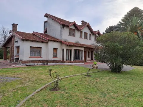 Casa en Venta en City Bell [Cod: 901]