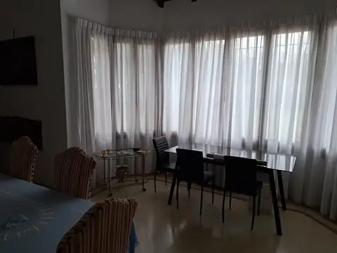 Casa 10 ambientes con 3 baños