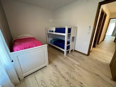 Casa en Alquiler Temporal con 2 cocheras