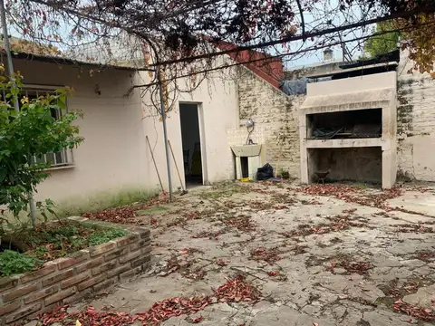 Casa a reciclar patio y cochera zona Norte, Venta