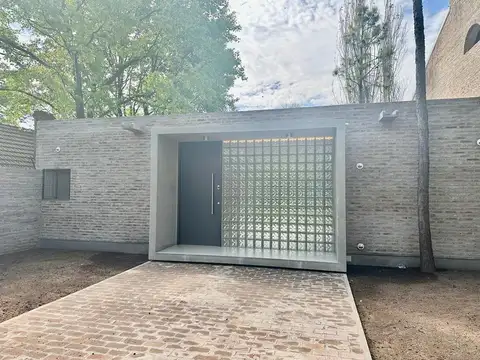 Fisherton, Casa a estrenar. Excelente ubicacion.