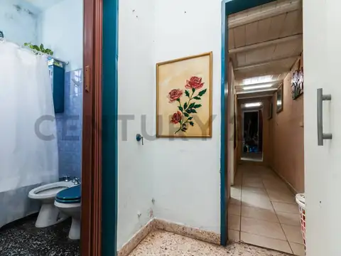 VENTA CASA EN BLOQUE EN QUILMES CON COCHERA.