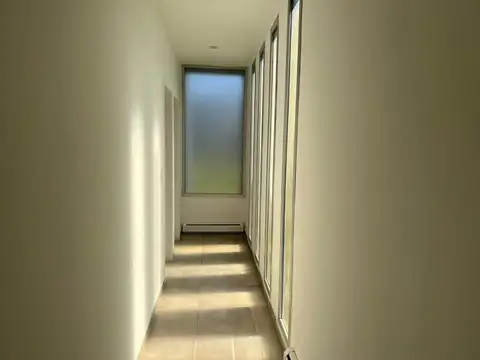 Casa en Alquiler con 2 cocheras