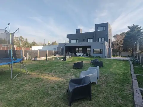 VENTA CASA 4 AMB. PILETA COHERAS PARRILLA LA PLATA