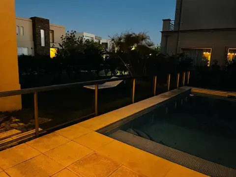 Casa en Alquiler Temporal con 1 cochera