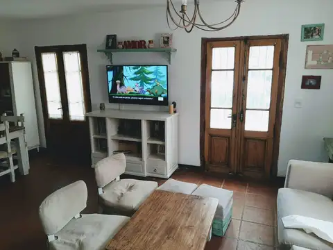 Casa 4 ambientes con 2 baños