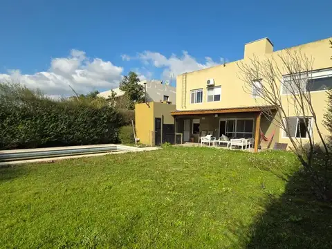 Casa en el barrio Jardines de Escobar