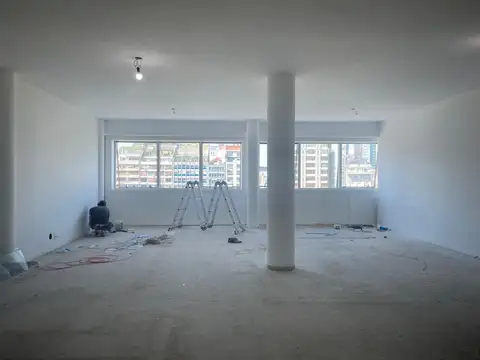 Oficina en alquiler 80mtrs con vista a Av 9 de Julio, LUMINOSA - Retiro