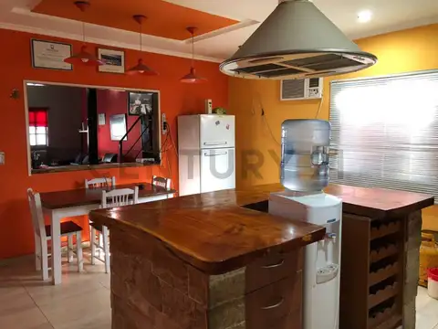 VENTA DE CASA Y COMPLEJO DEPARTAMENTOS EN GLEW