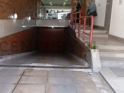 Venta de Cochera, Morón                                Amplia cochera descubiert...