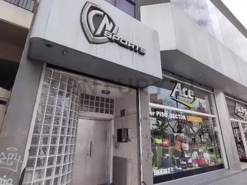 Excelente local Comercial ubicado en Diag. 73 y 48