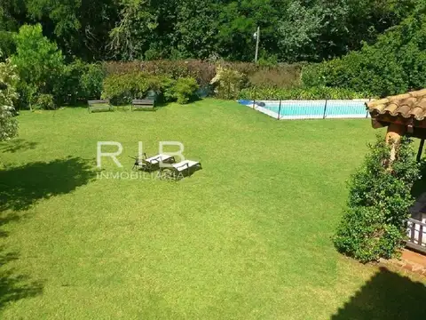 Casa en Alquiler con 4 cocheras