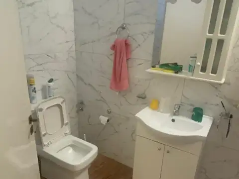 PISO UNICO ENTRADA INDEPENDIENT 110 M2 4 AMBIENTES AL FTE CON BALCON 2 BAÑOS PATIO ATERRAZADO CON PARRILLA Y QUINCHO