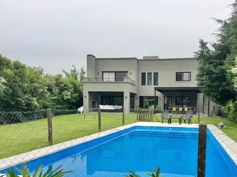 Casa 4 ambientes con 4 baños