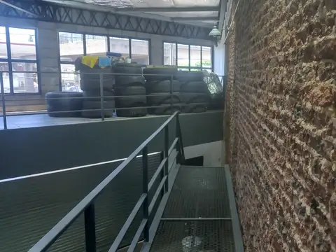 IMPECABLE LOCAL CON OFICINA SOBRE GRAL. PAZ  VISTA AL ACCESO