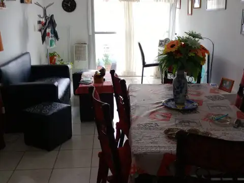 3 AMBIENTES AL FRENTE CON BALCON MUY LUMINOSO