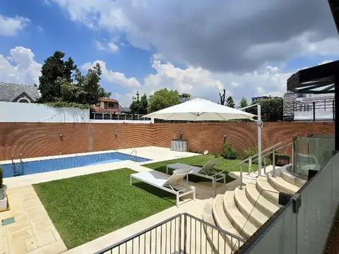 Casa 6 ambientes con 5 baños