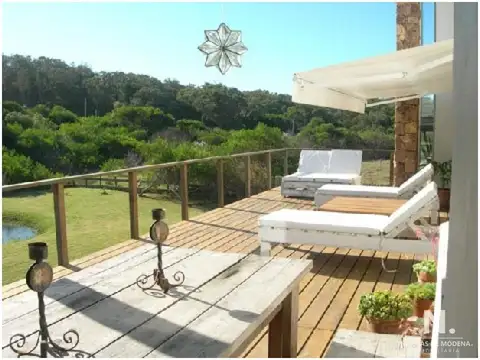 Casa 5 ambientes con 4 baños