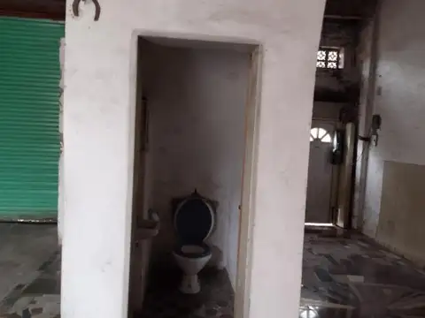 Casa 8 ambientes con 3 baños