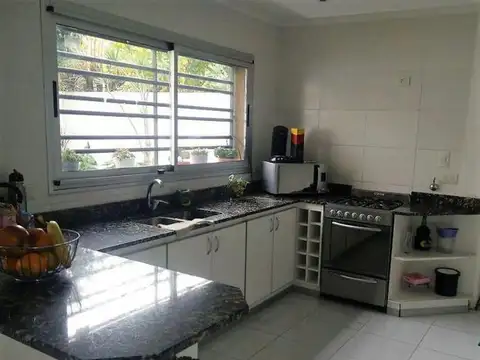 Casa 4 ambientes con 3 baños