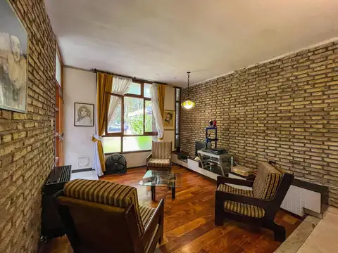 Casa 7 ambientes con 2 baños