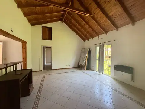 Casa 4 ambientes con 2 baños