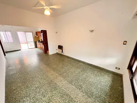 Casa 5 ambientes con 1 baño