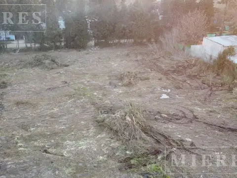 Lote en venta en Victor Manuel III y Carlos V, Matheu Escobar