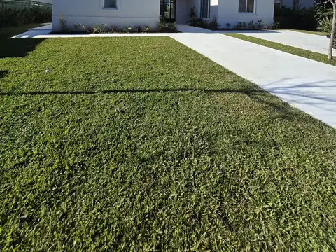 Casa en Venta con 4 cocheras