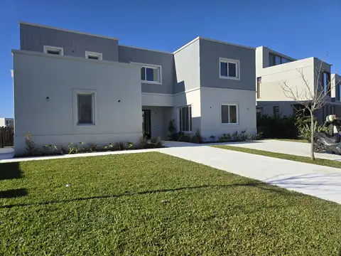 Casa a estrenar  en Virazon Nordelta al agua,  PREMIUM (central), 7 ambientes, playroom, galeria con