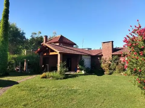 La Celia. Lote 1600m2. 4amb. quincho/ pileta/ jardín